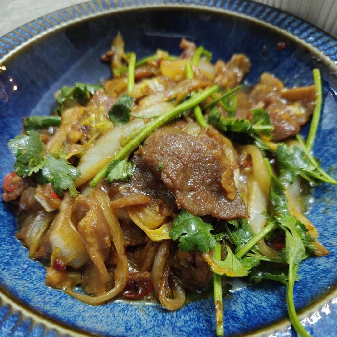下饭神器又来了，试试这道白菜梗炒牛肉！！