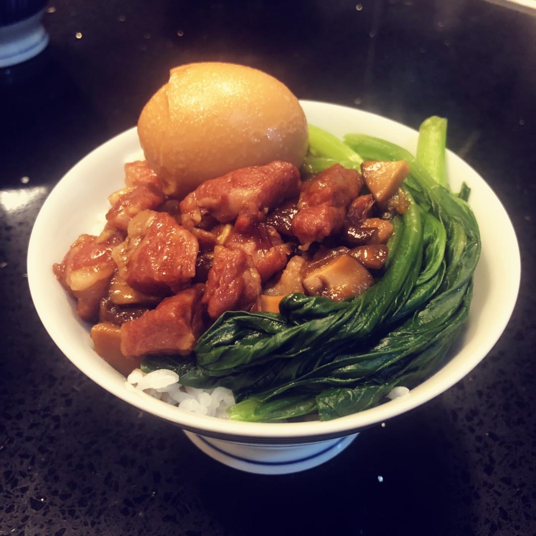 洋葱酥卤肉饭