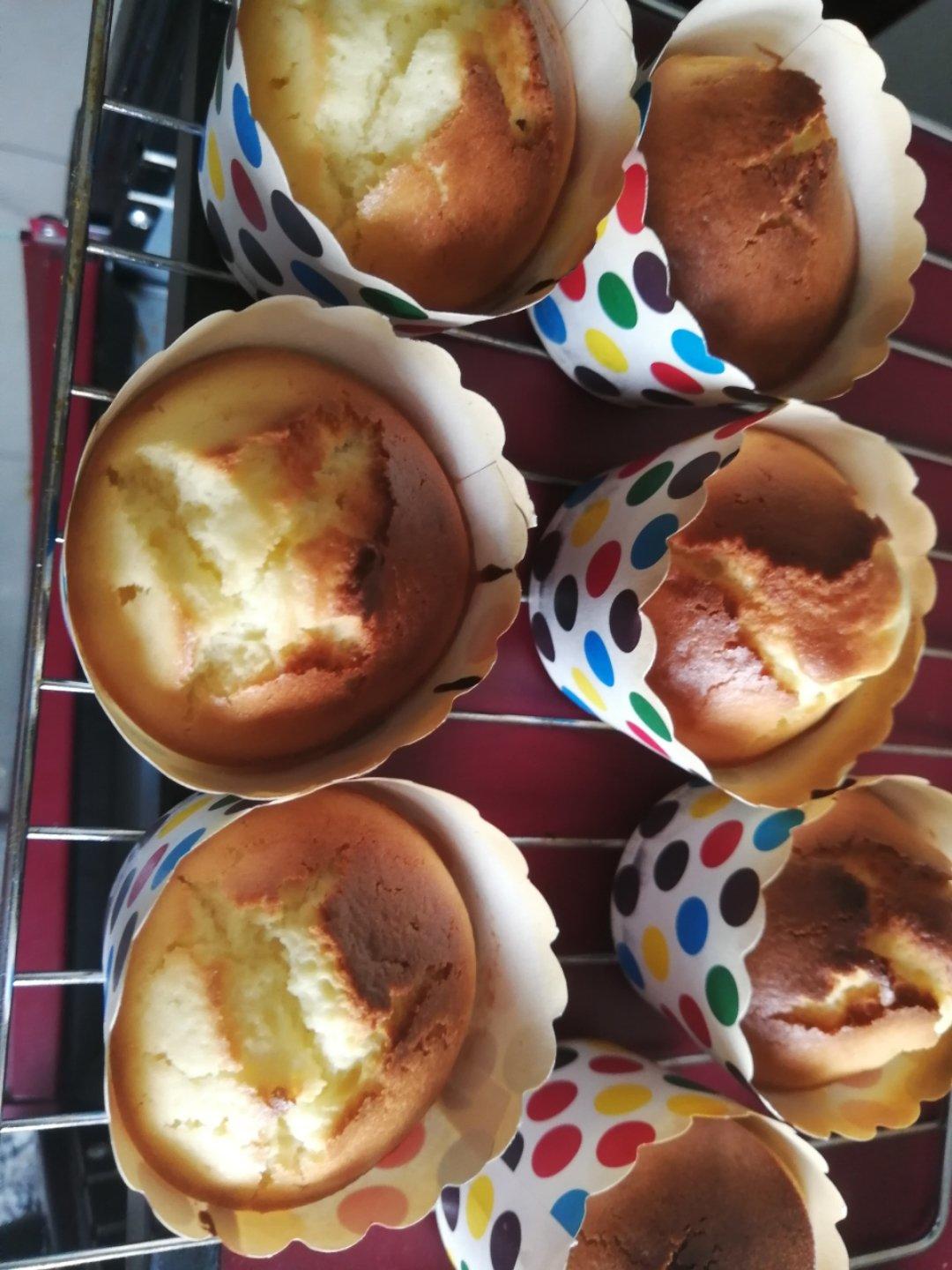 不会回缩的纸杯蛋糕