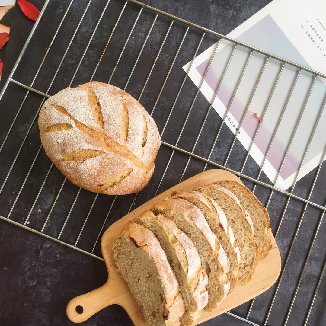 全麦蔓越莓核桃软欧包