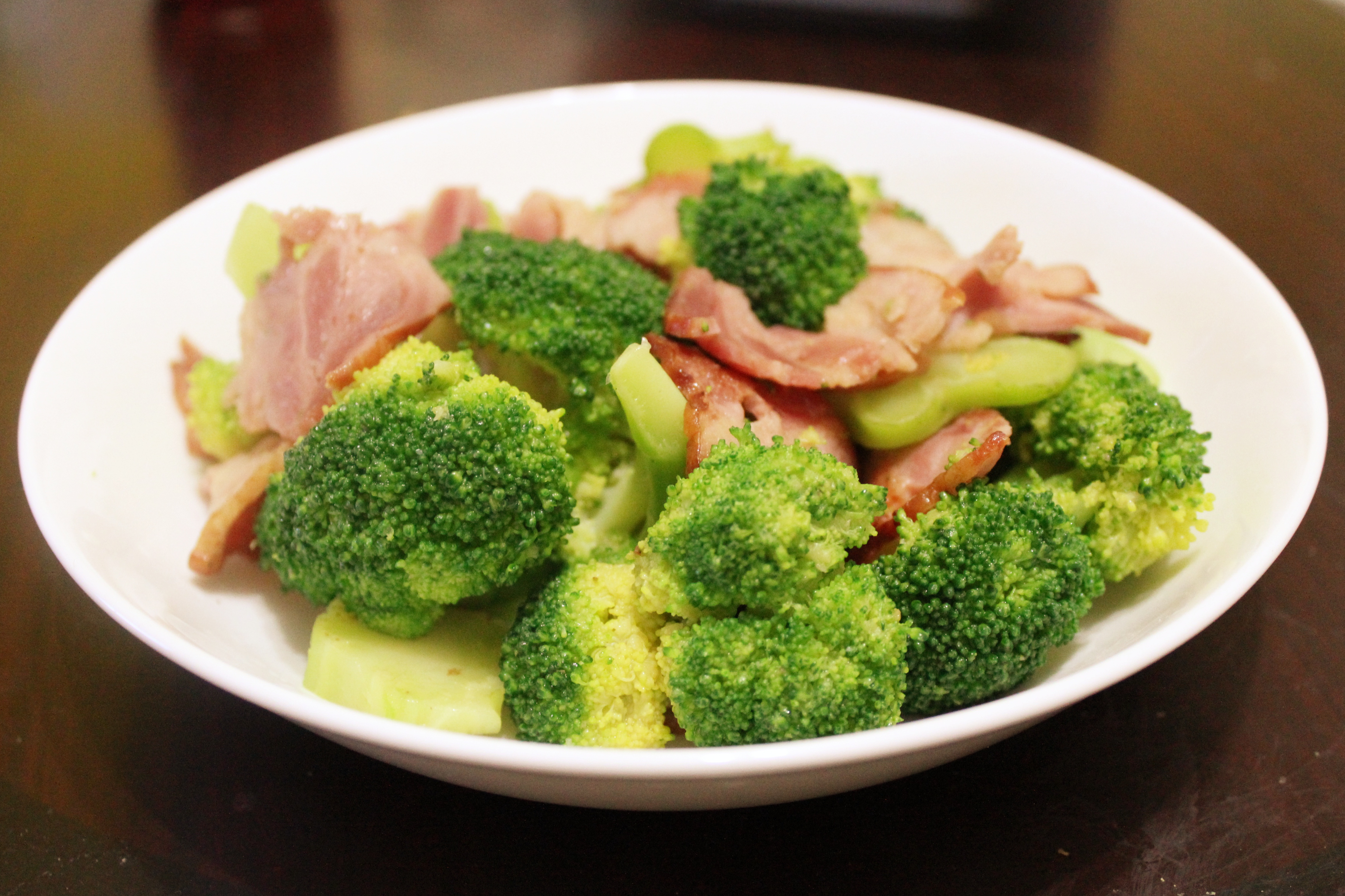 红魔鬼小姐做的培根炒西兰花