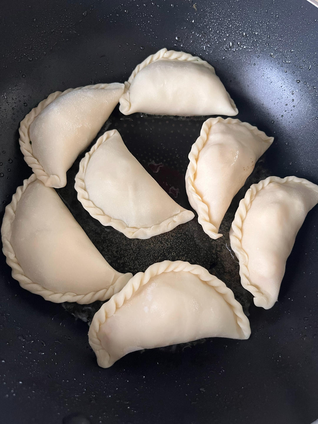 ㊙️烫面韭菜盒子 凉了也不硬 附包成完美半圆的细节视频