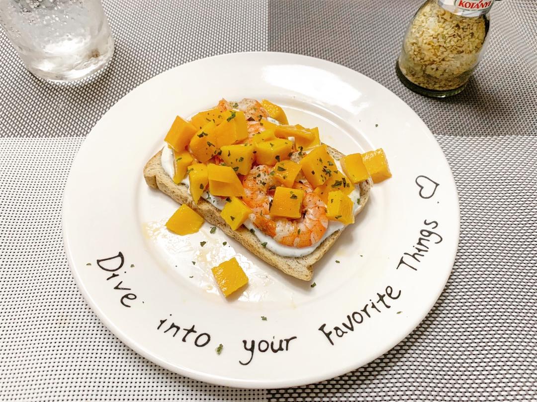 希腊酸奶酱配香芒鲜虾烤全麦吐司（健康低脂饮食）100%美味高颜值的减肥早餐三明治