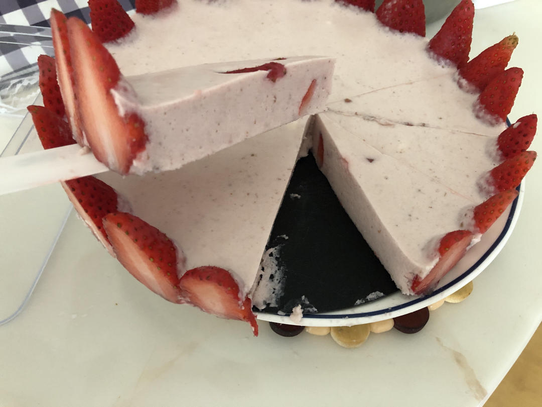 草莓奥利奥慕斯蛋糕           （8寸）