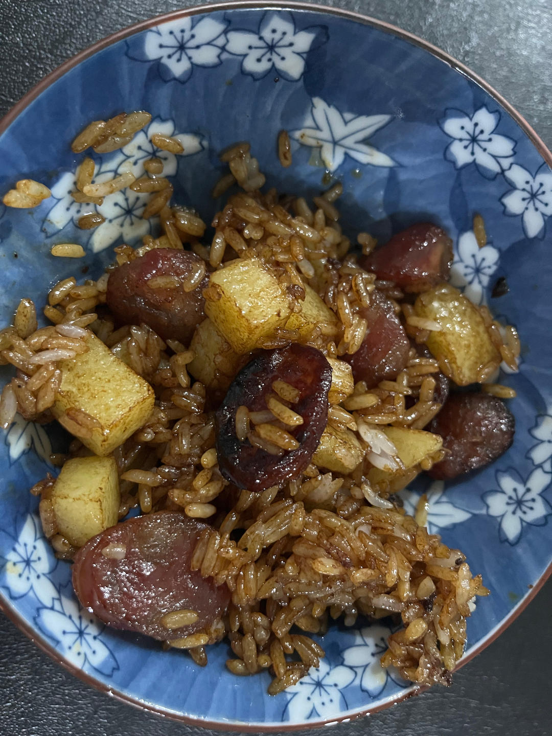 邻居抢着来我家吃土豆香肠炒饭，原来这么香！