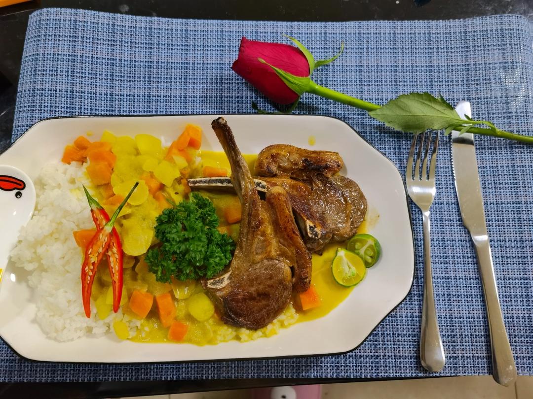 烤羊排时蔬咖喱饭