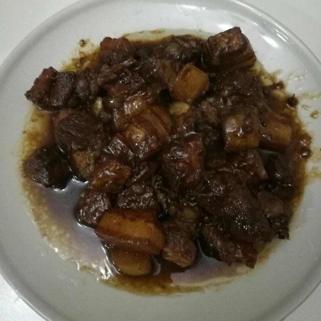 吃着碗里望着锅里的红烧肉