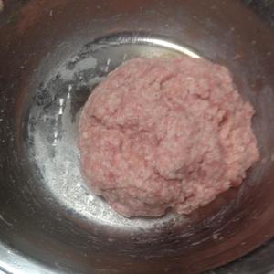 宝宝吃的蒸汽水肉丸的做法 步骤2