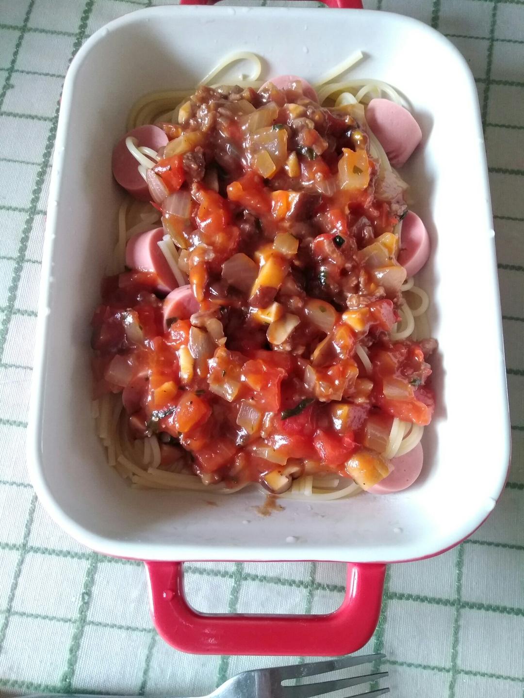 蕃茄蘑菇肉酱意大利面