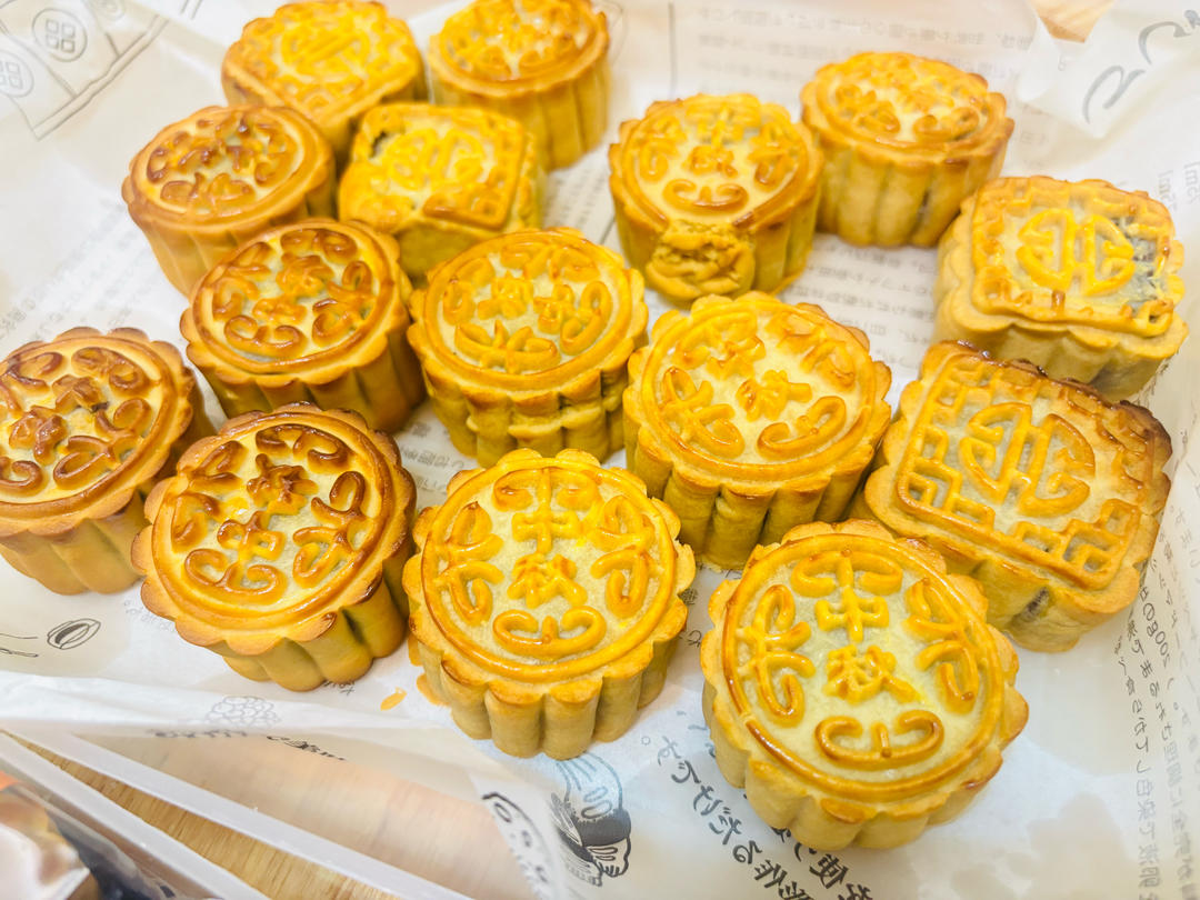 广式豆沙蛋黄月饼（步骤超详细，新手适用）