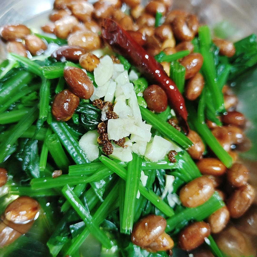 超级爽口的果仁菠菜（附零失误炸花生米的方法）