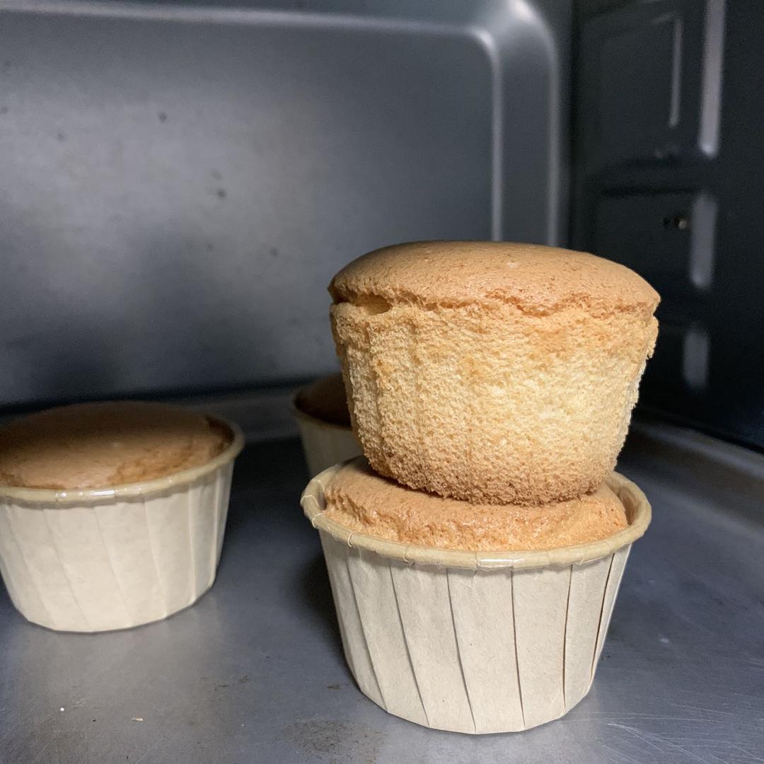 不塌不裂的纸杯戚风蛋糕