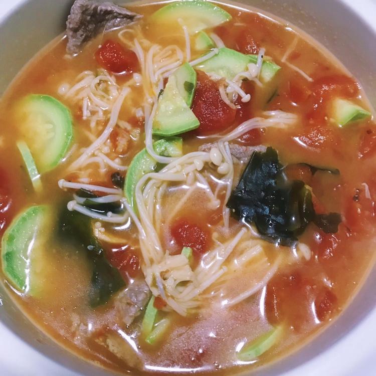 番茄金针菇牛肉煮