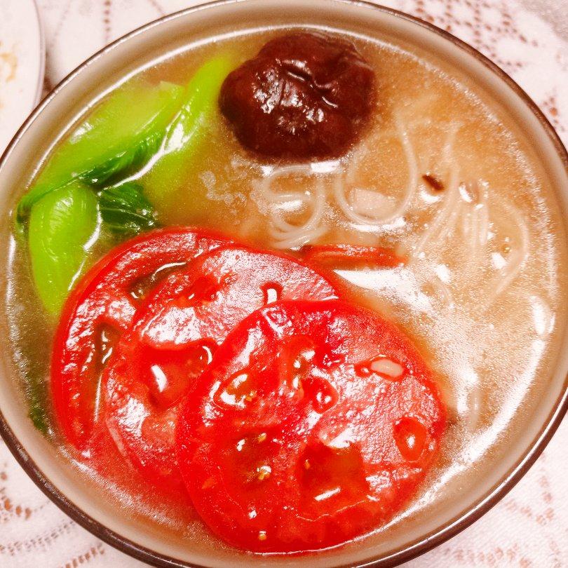 菌汤面条 看得见的香菇 尝得到的鲜美 这才是真正的菌汤