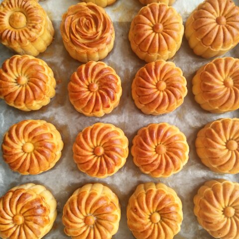 广式月饼—蛋黄莲蓉月饼