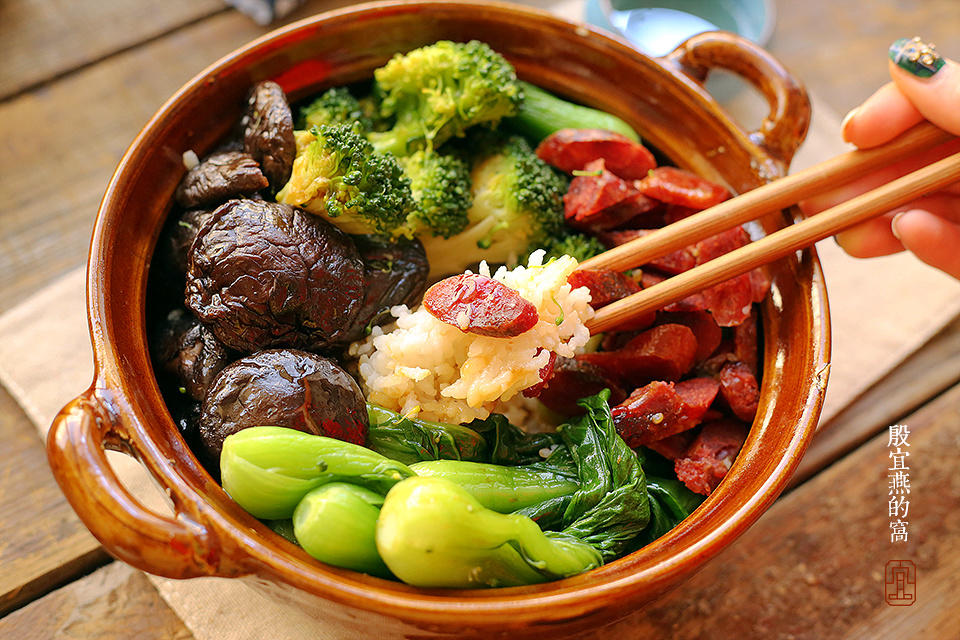 美味腊肠煲仔饭的做法