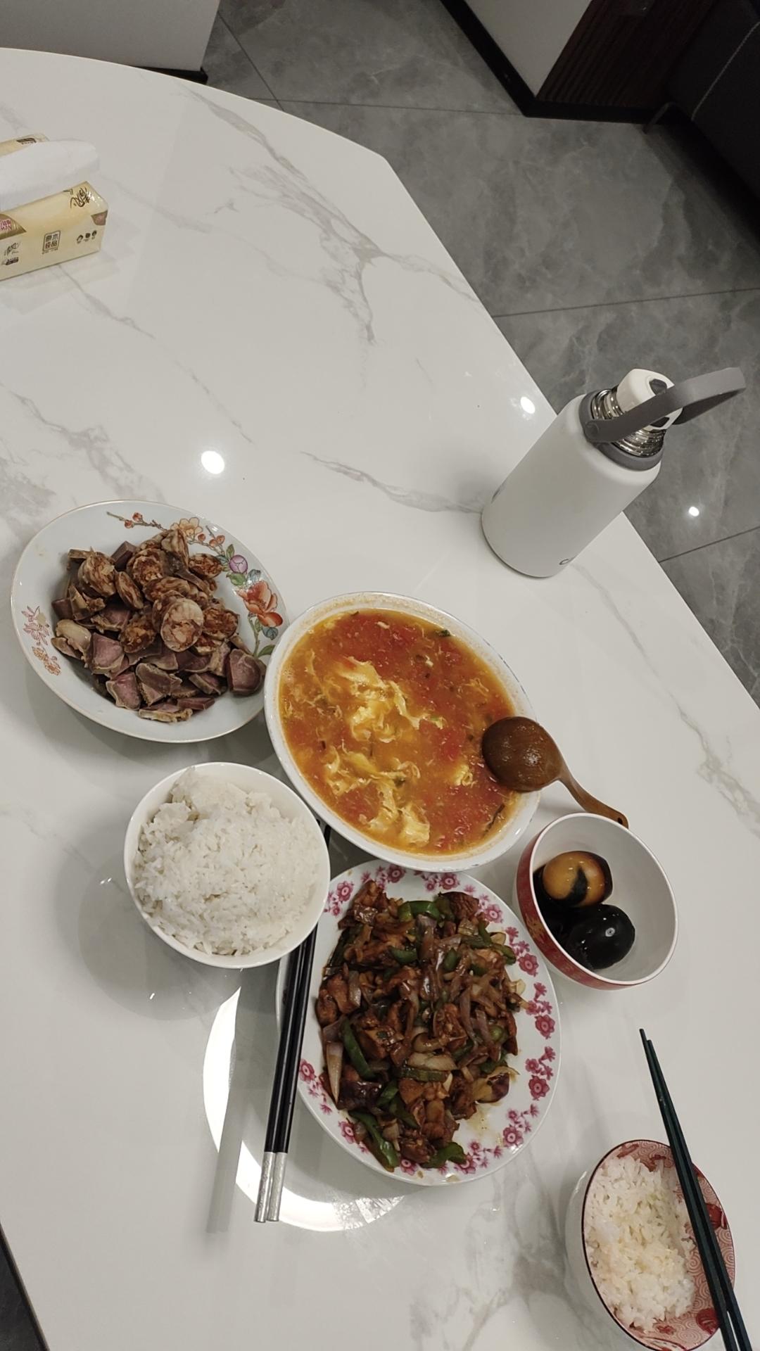 【跟我做不会错】简单又好喝的西红柿鸡蛋汤，家常又营养哦