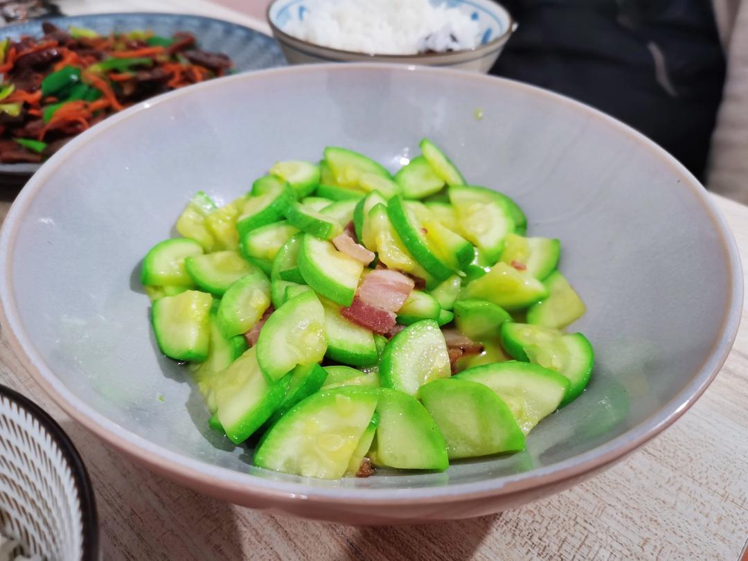 西葫芦炒腊肉