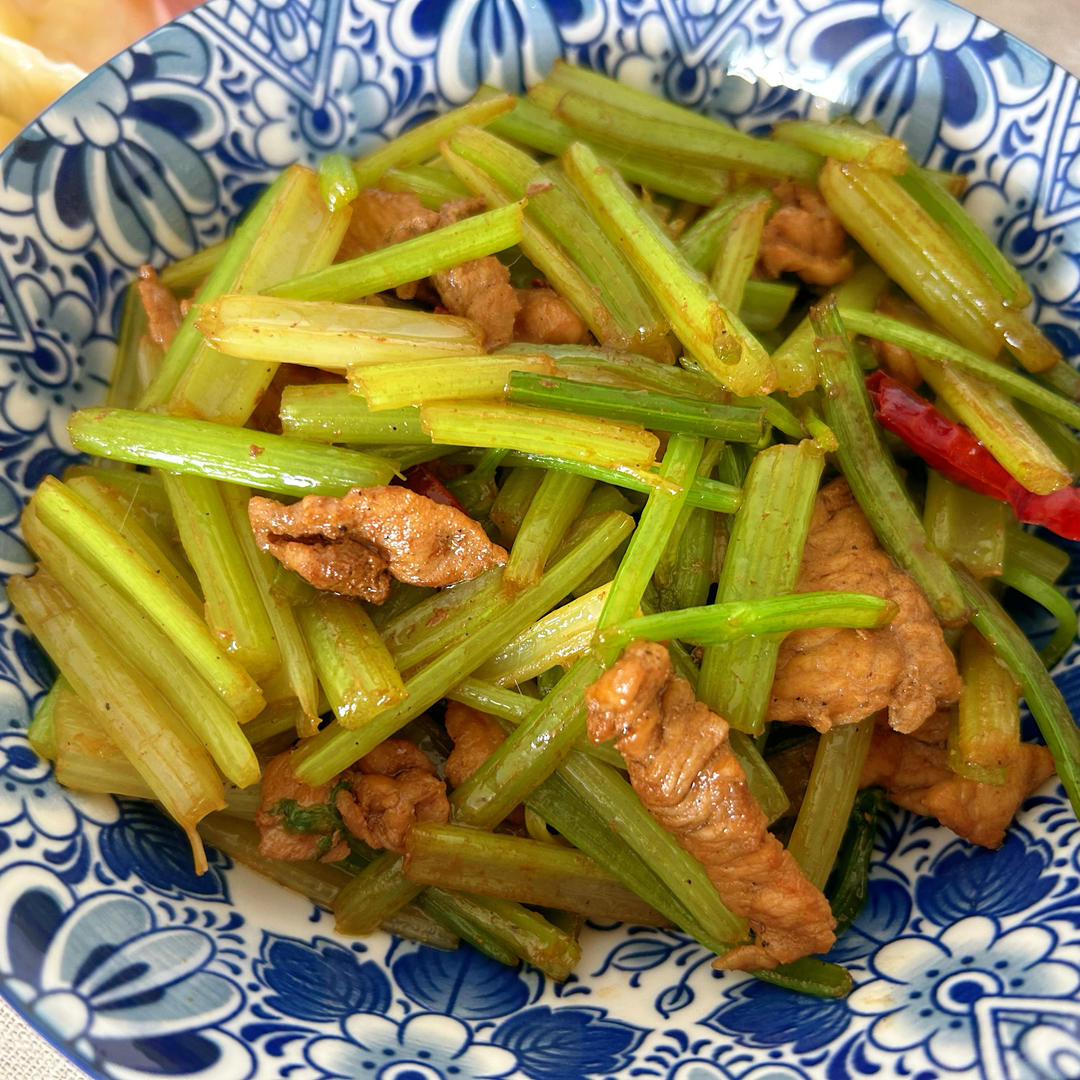 芹菜炒肉