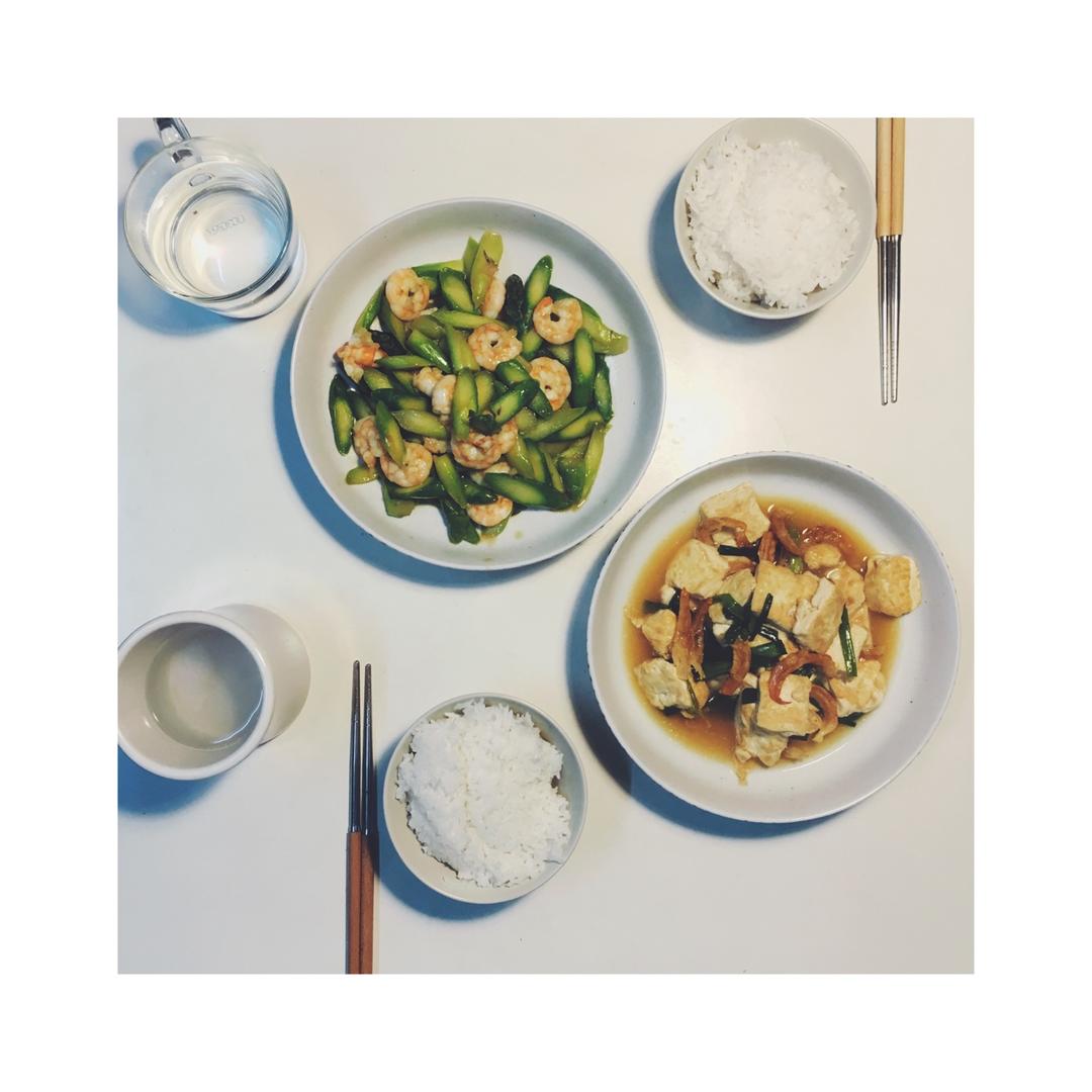 两人两猫家正餐