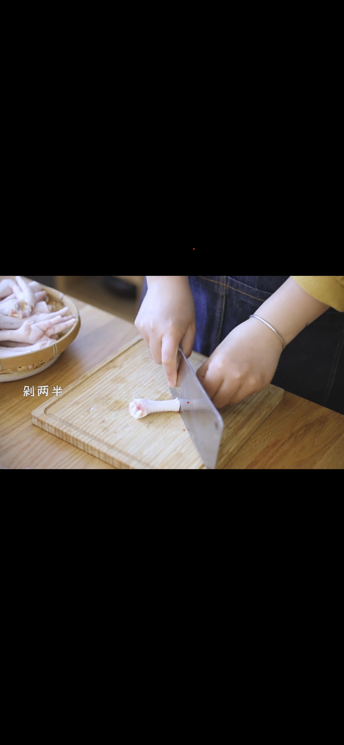 在家也能做出软烂脱骨香喷喷的烤鸡爪（转自蘑菇娘娘）的做法 步骤2
