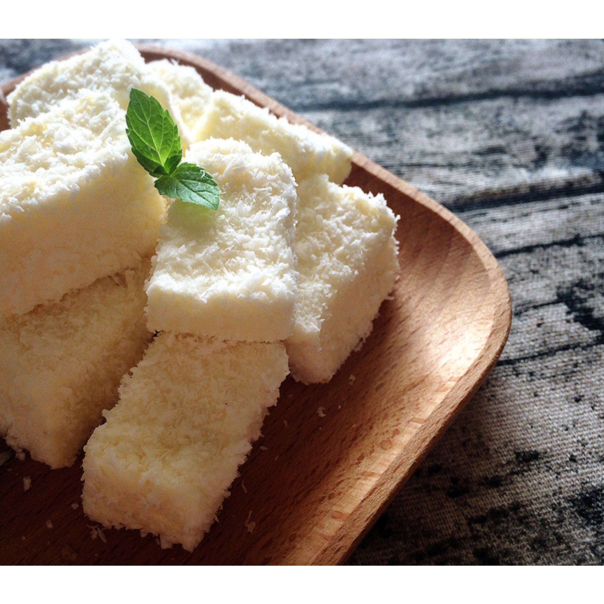 星星小厨_做的椰丝牛奶小方糕