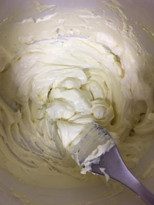 抹茶奶酪冰激凌（冷冻期间无需搅打）的做法 步骤2