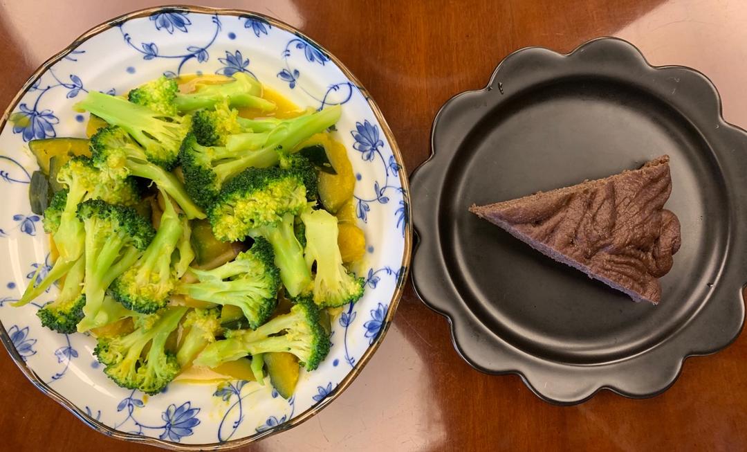 黑全麦粉馒头