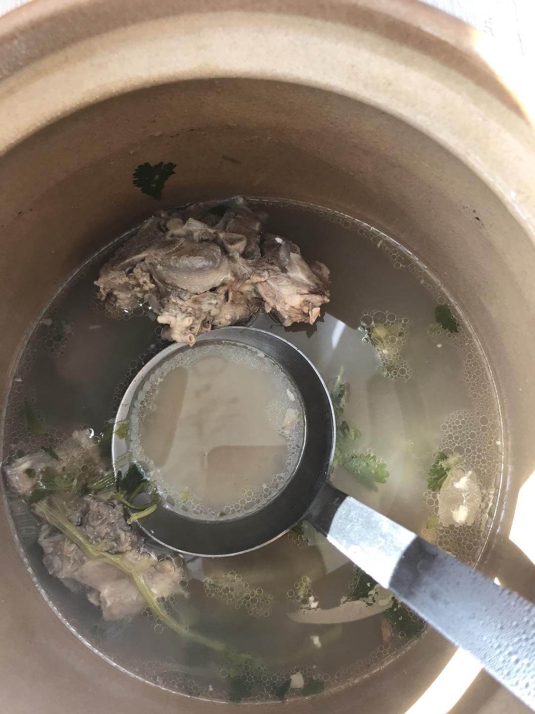 白萝卜炖羊蝎子的做法