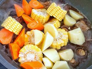 家常菜‼️做法简单‼️排骨玉米煲‼️好吃到爆的做法 步骤12