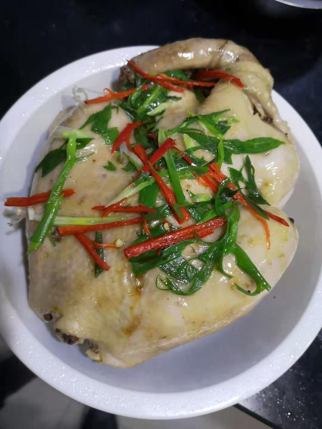 香喷喷的手撕葱油鸡，吃了又想吃哦！