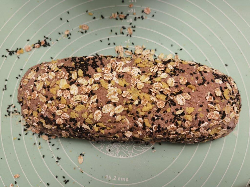 无油 无糖
免揉！全麦坚果欧包、吐司（葡萄干、燕麦、黑芝麻、南瓜籽）