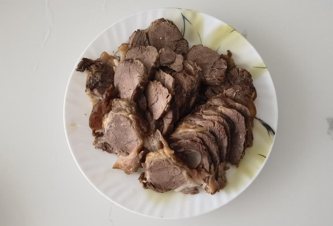 简单几步就能做出正宗酱牛肉（附卤蛋的做法）