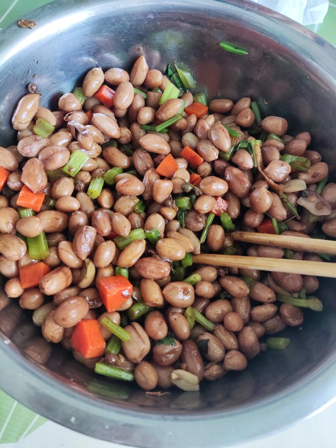 凉拌芹菜花生米胡萝卜