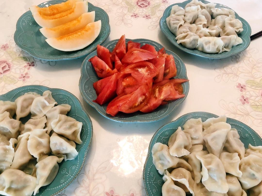 兔子一家的幸福欢宴
