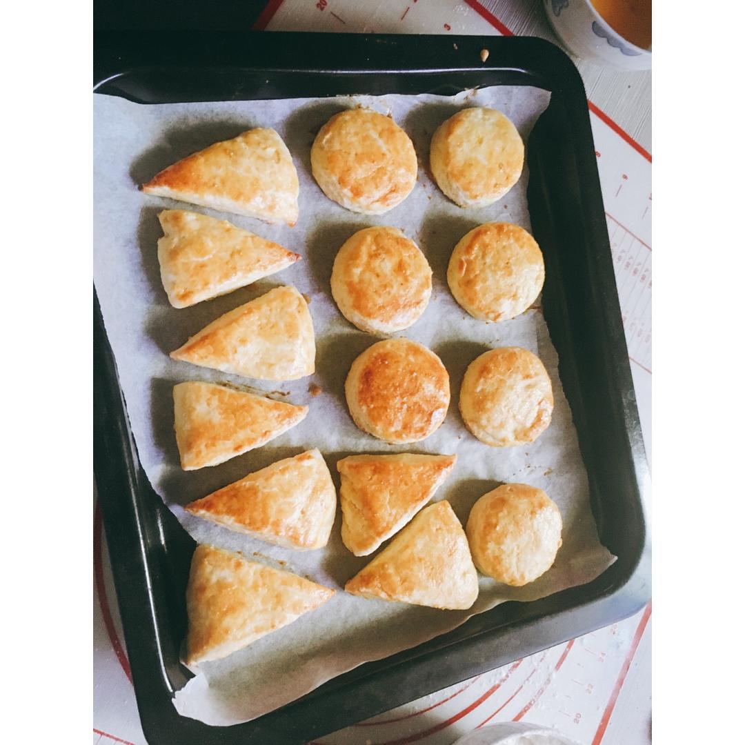 【视频】3分钟 奶油司康Scone(可能是世界上最快手的司康) 消耗淡奶油～