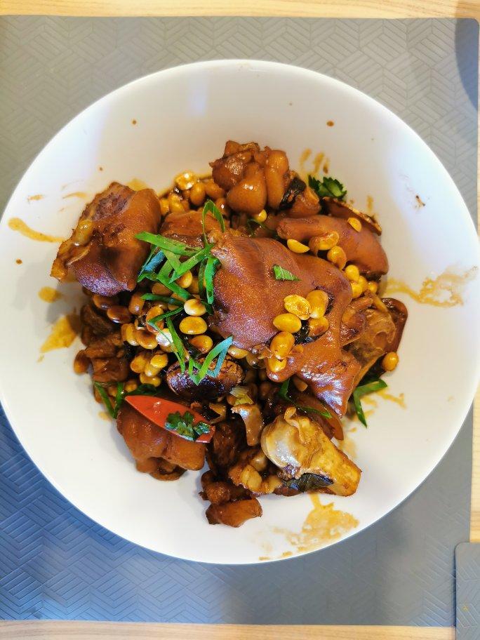 流口水的黄豆炖猪蹄