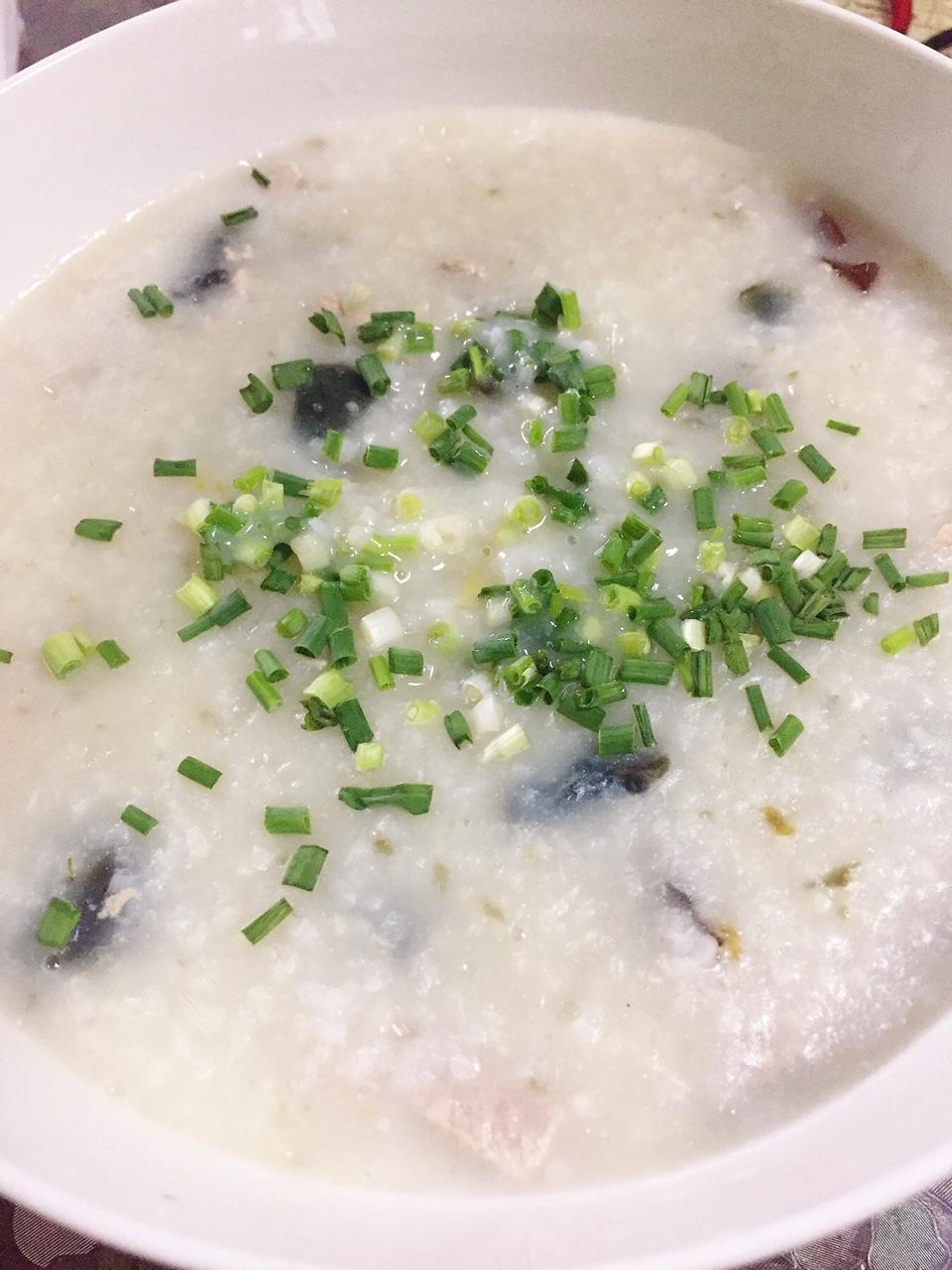 皮蛋瘦肉粥 Pidan & Pork Rice Soup