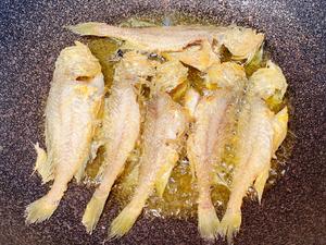 金猫咪食堂-黄金沙尖鱼的做法 步骤3
