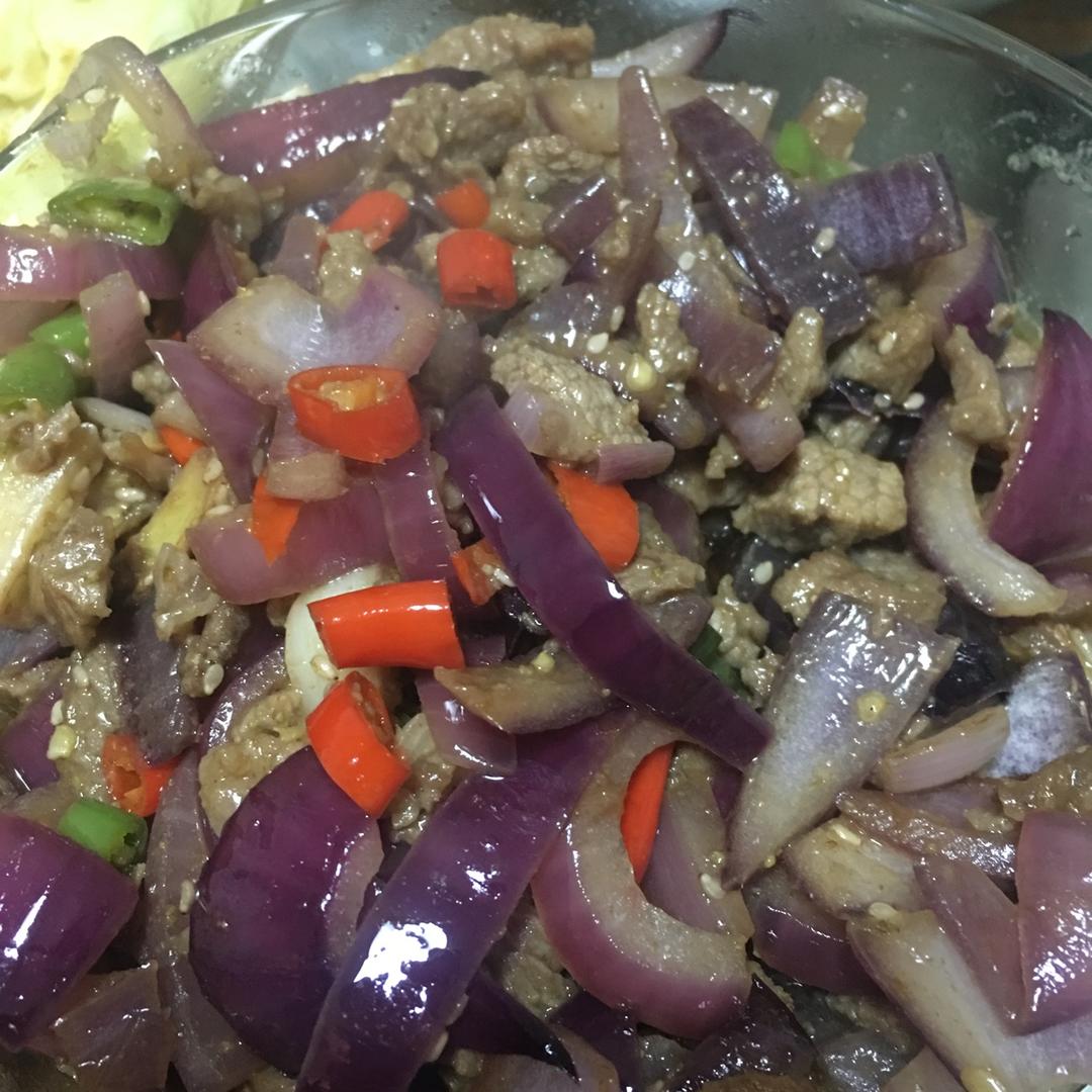 孜然洋葱炒牛肉粒