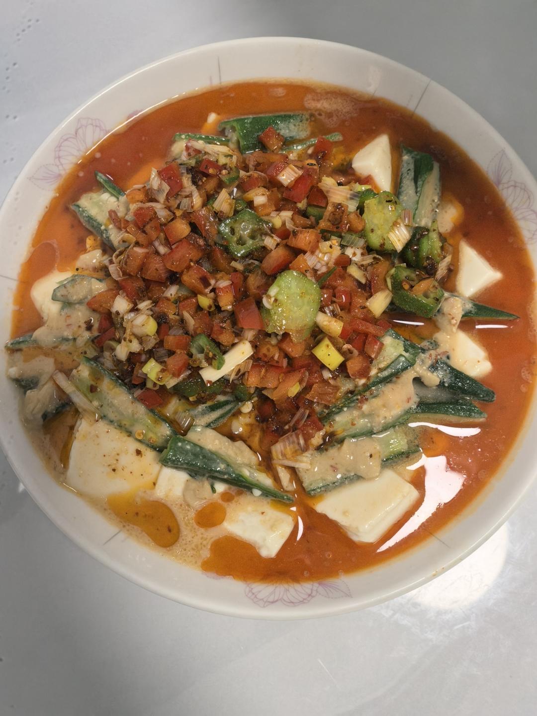 超快手！冰爽开胃的腐乳捞拌汁秋葵豆腐