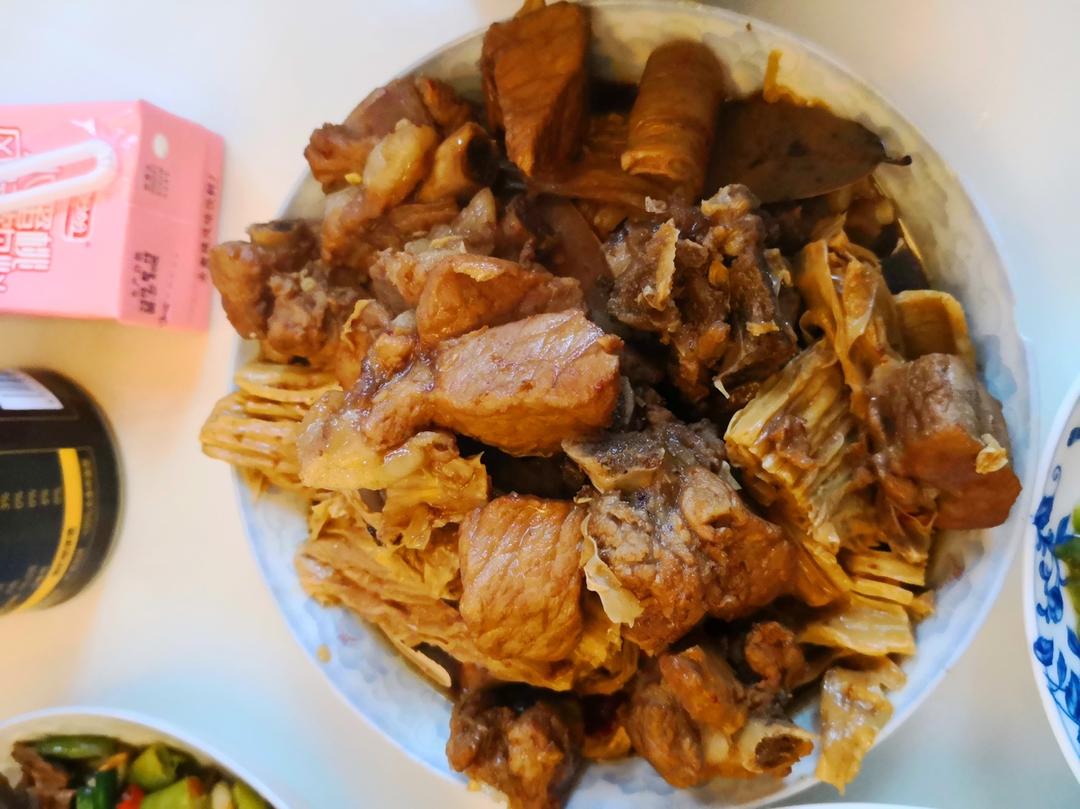 红烧腐竹排骨煲