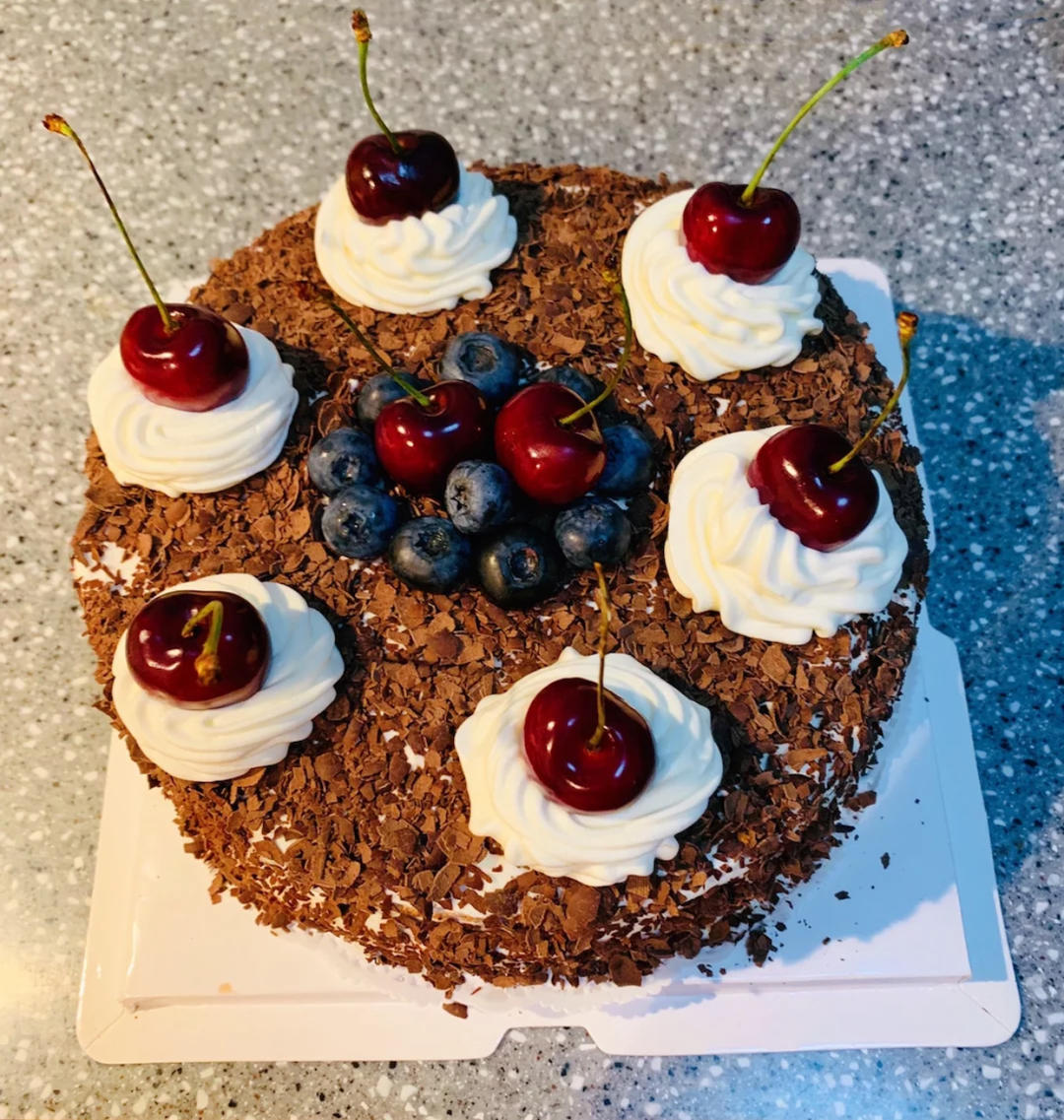 黑森林蛋糕，自酿黑樱桃酒的做法