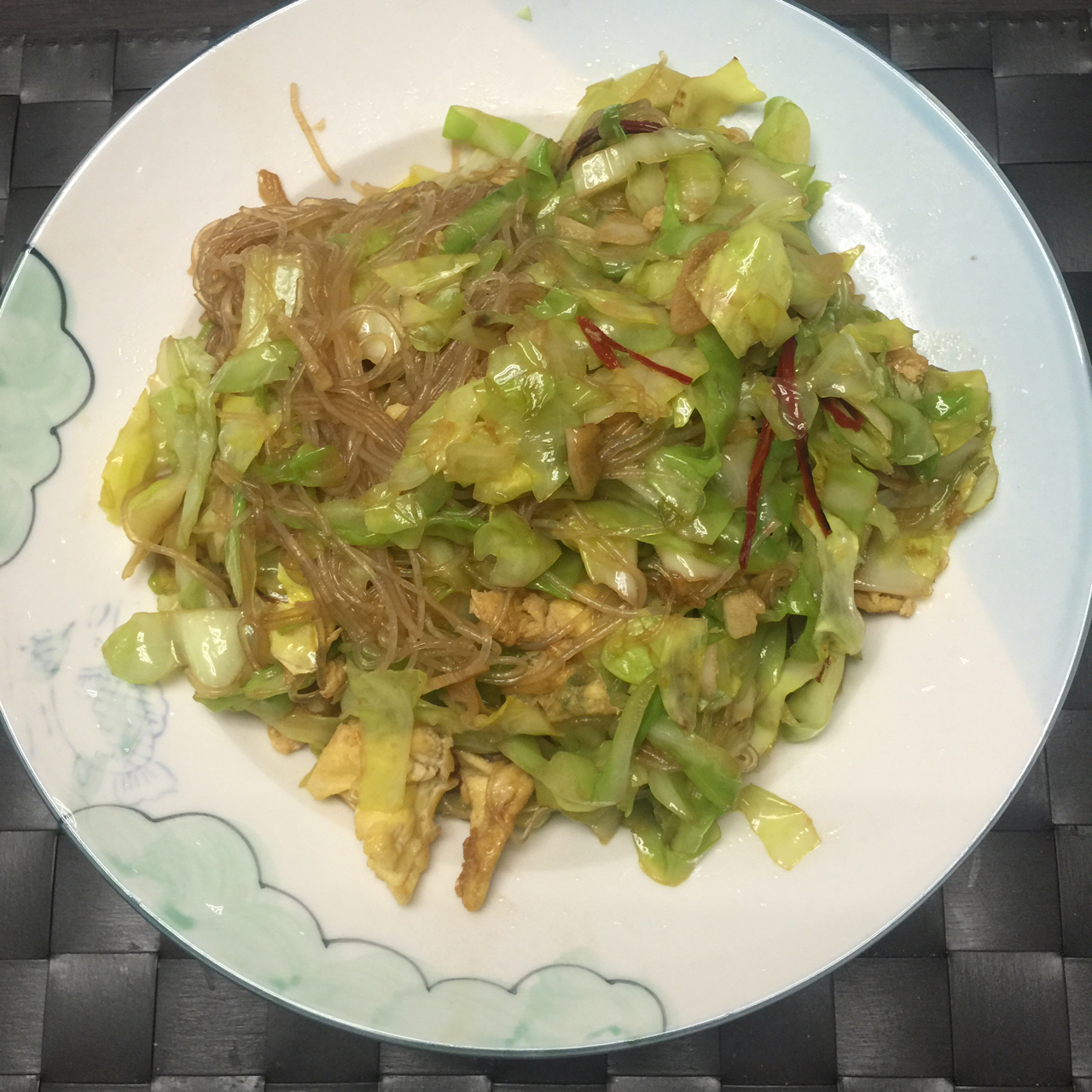 包菜粉丝炒鸡蛋