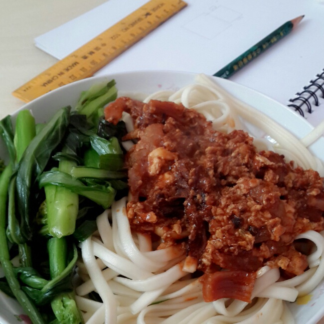 鸡蛋炸酱面