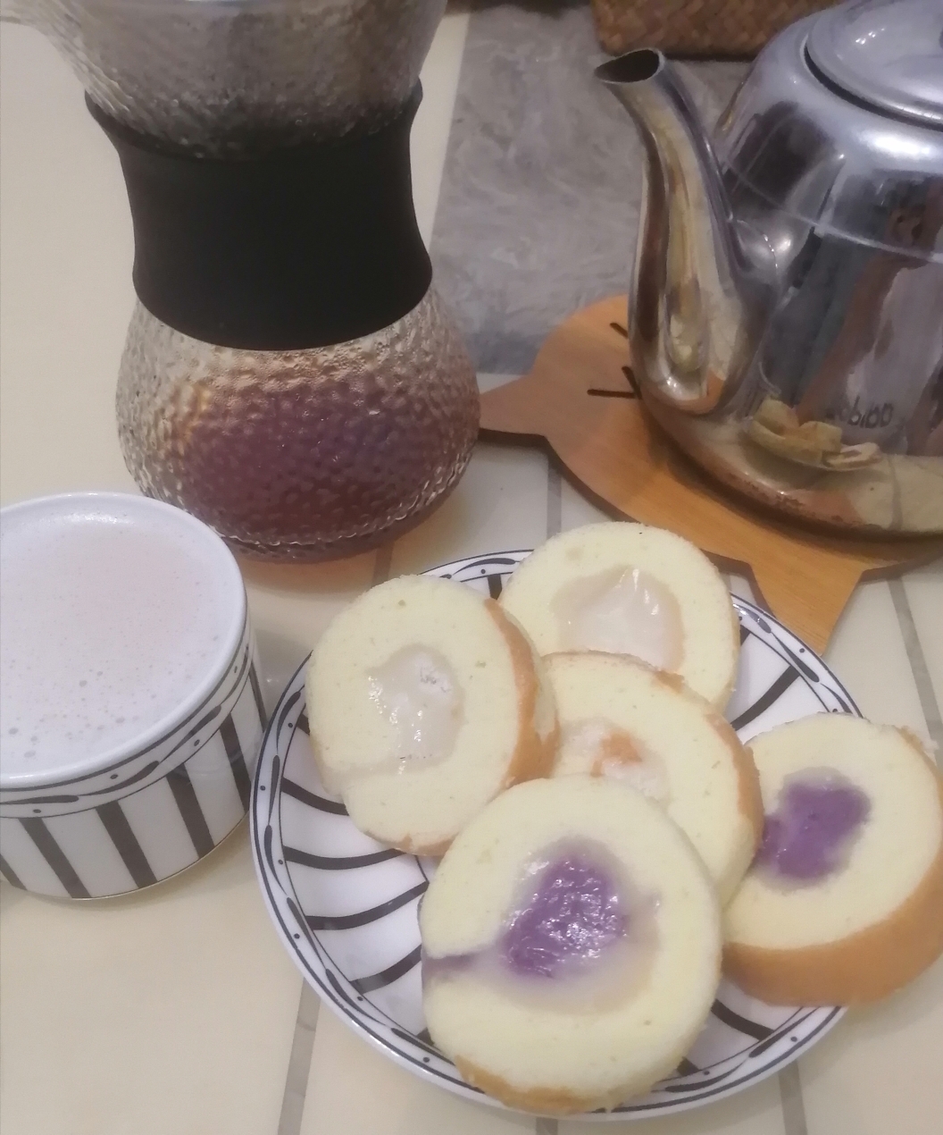 蛋糕卷：紫薯芋泥卷+椰香麻薯卷的做法