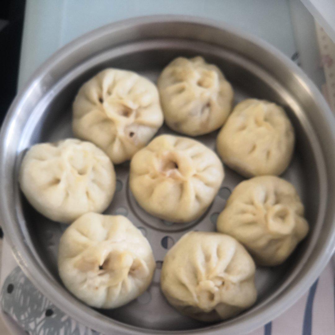 鲜美多汁的洋葱牛肉包子