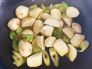 芋艿汤烧豌豆苗的做法 步骤6