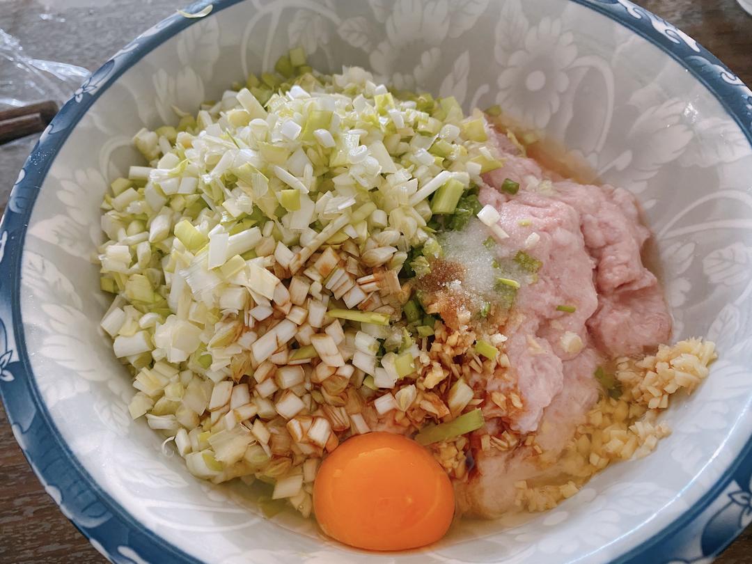 超简单的韭黄肉馅饺子