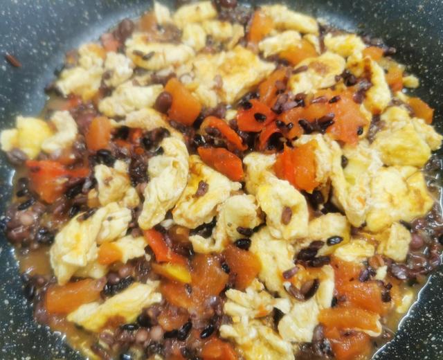 番茄鸡蛋烩糙米饭的做法